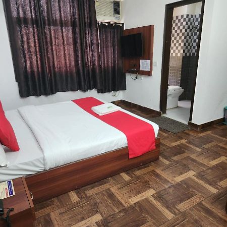 Hotel Cozy Cave Ню Делхи Екстериор снимка