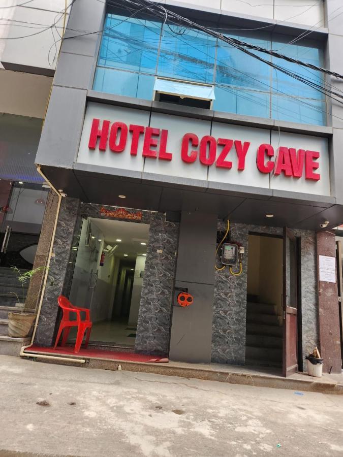 Hotel Cozy Cave Ню Делхи Екстериор снимка