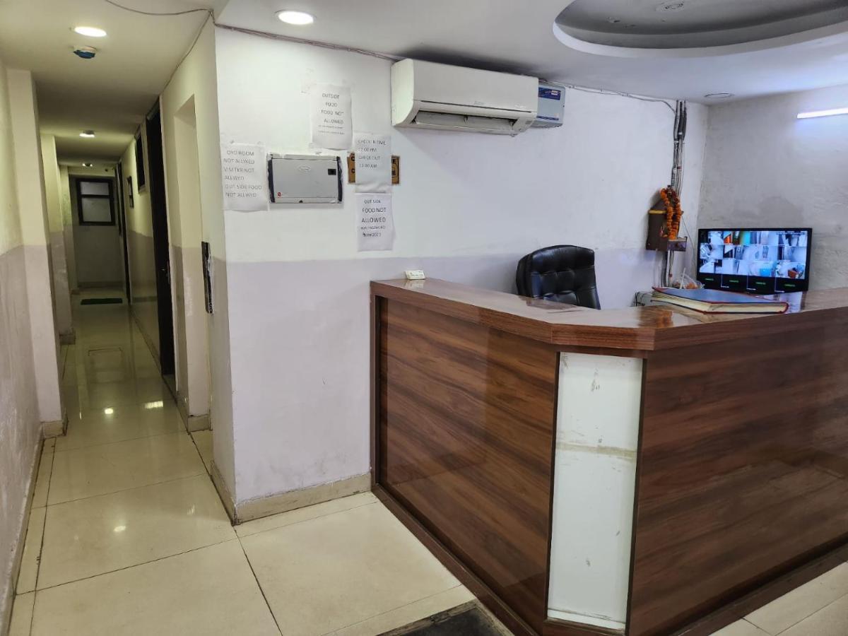 Hotel Cozy Cave Ню Делхи Екстериор снимка