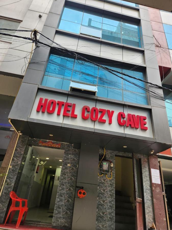 Hotel Cozy Cave Ню Делхи Екстериор снимка